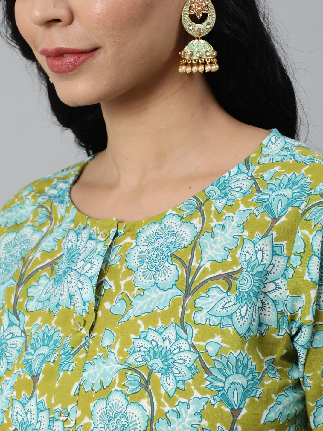 Women Green Floral Printed Straight Kurta With Three Quarter Sleeves | NOZ2TOZ - Made In INDIA.