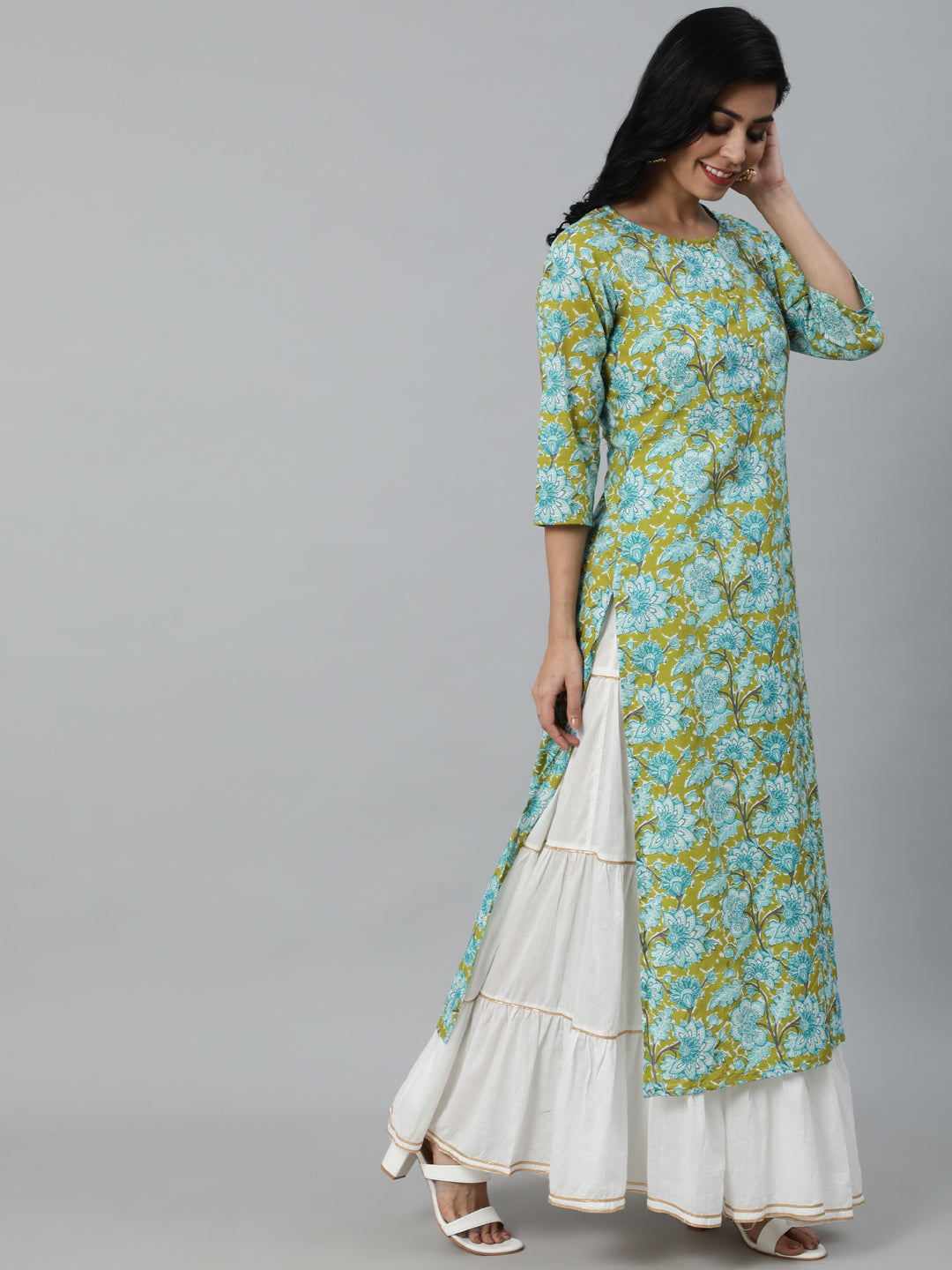 Women Green Floral Printed Straight Kurta With Three Quarter Sleeves | NOZ2TOZ - Made In INDIA.