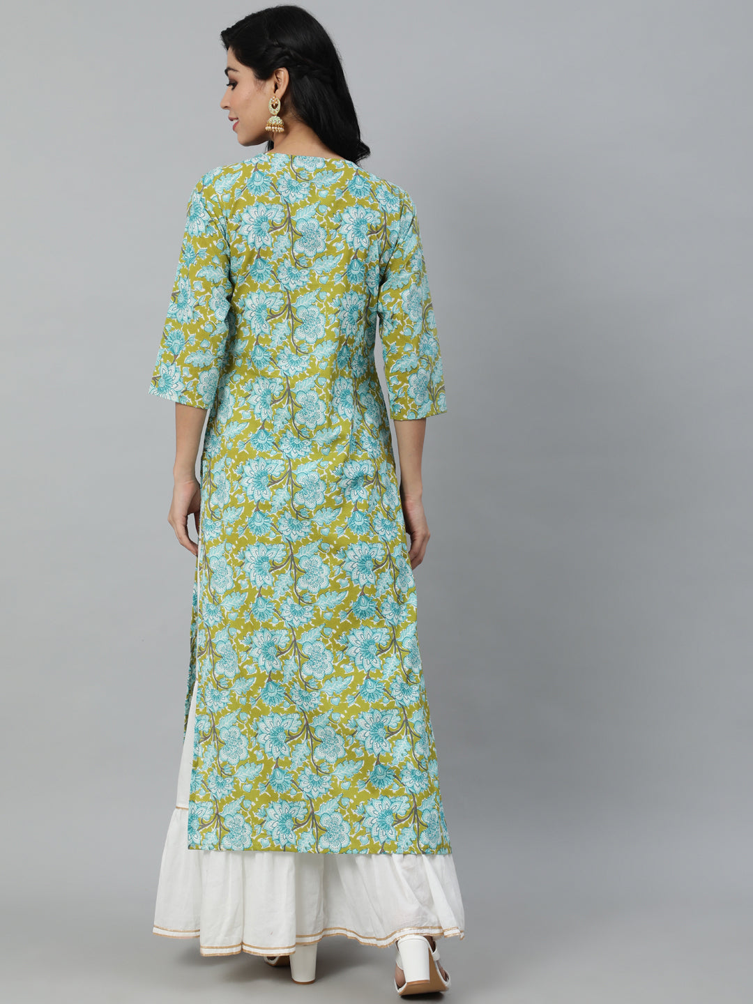 Women Green Floral Printed Straight Kurta With Three Quarter Sleeves | NOZ2TOZ - Made In INDIA.