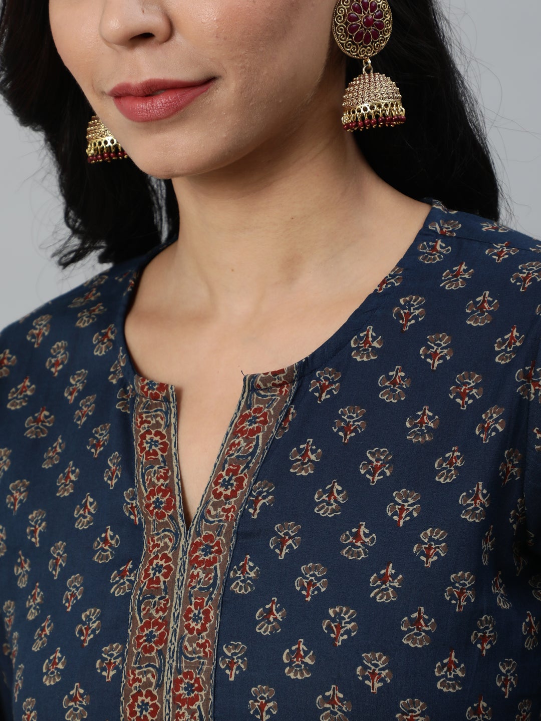 Women Navy Blue Ethnic Printed Straight kurta With Three Quarter Sleeves | NOZ2TOZ - Made In INDIA.