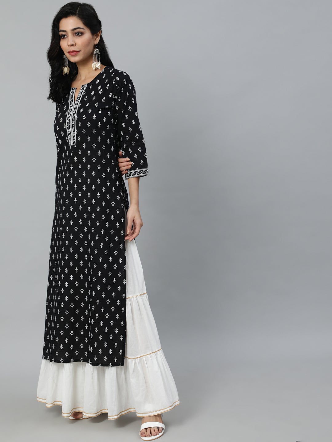 Women Black Calf Length Straight Kurta With Round Neck And Three Quarter Sleeves | NOZ2TOZ - Made In INDIA.