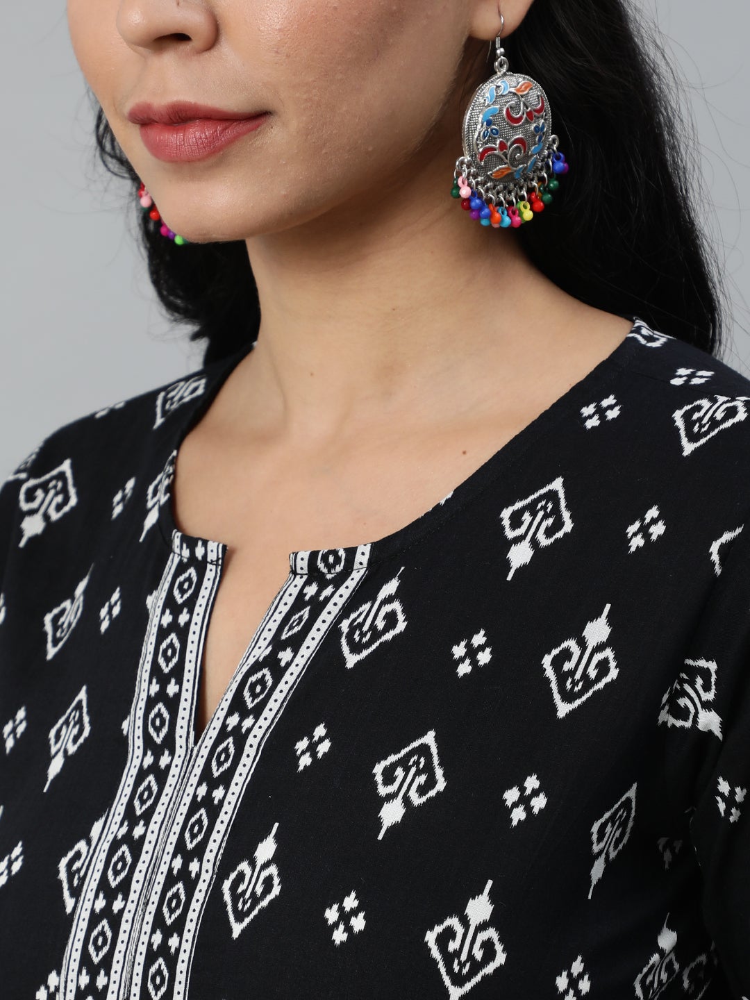 Women Black Printed Straight Kurta With Three Quarter Sleeves | NOZ2TOZ - Made In INDIA.