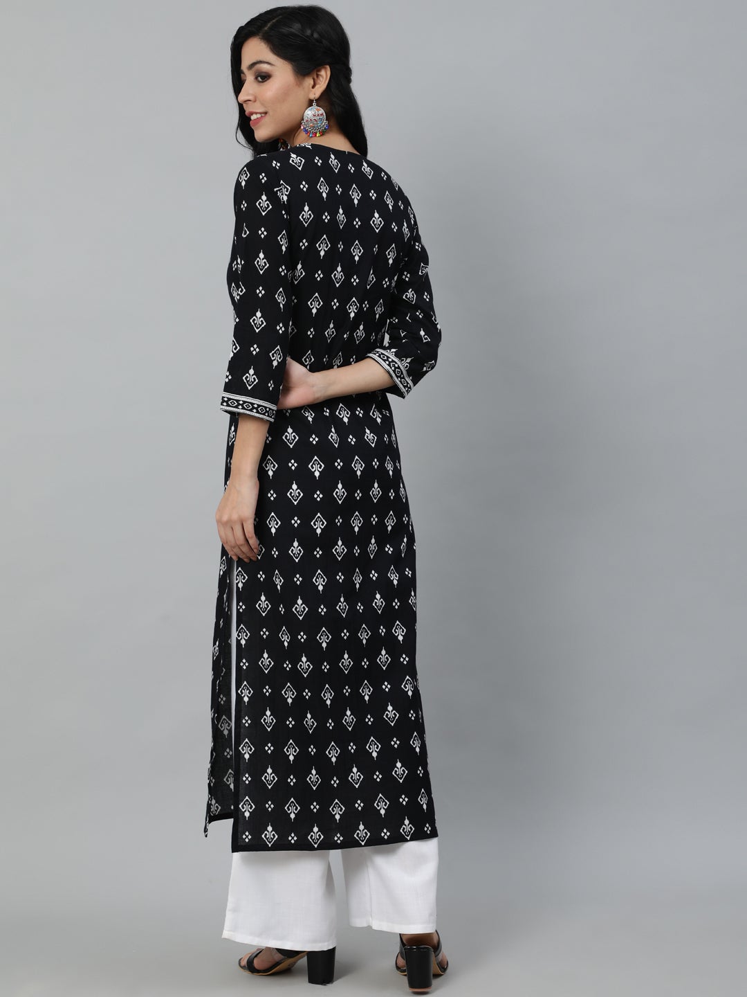 Women Black Printed Straight Kurta With Three Quarter Sleeves | NOZ2TOZ - Made In INDIA.