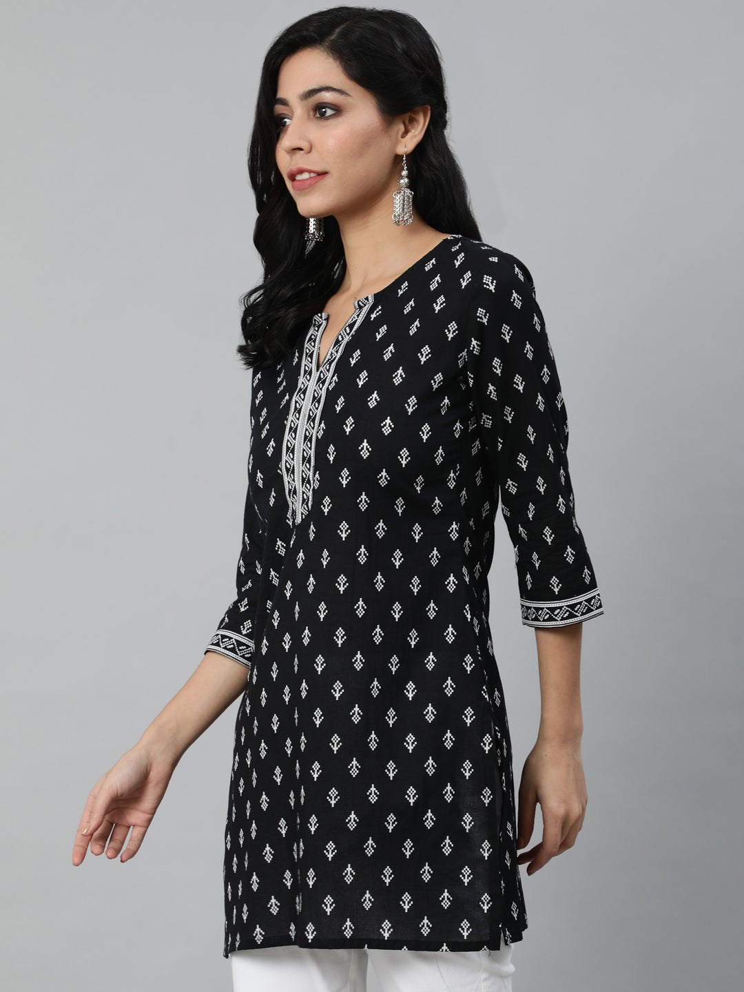 Women Black & White Printed Cotton Tunic | NOZ2TOZ - Made In INDIA.