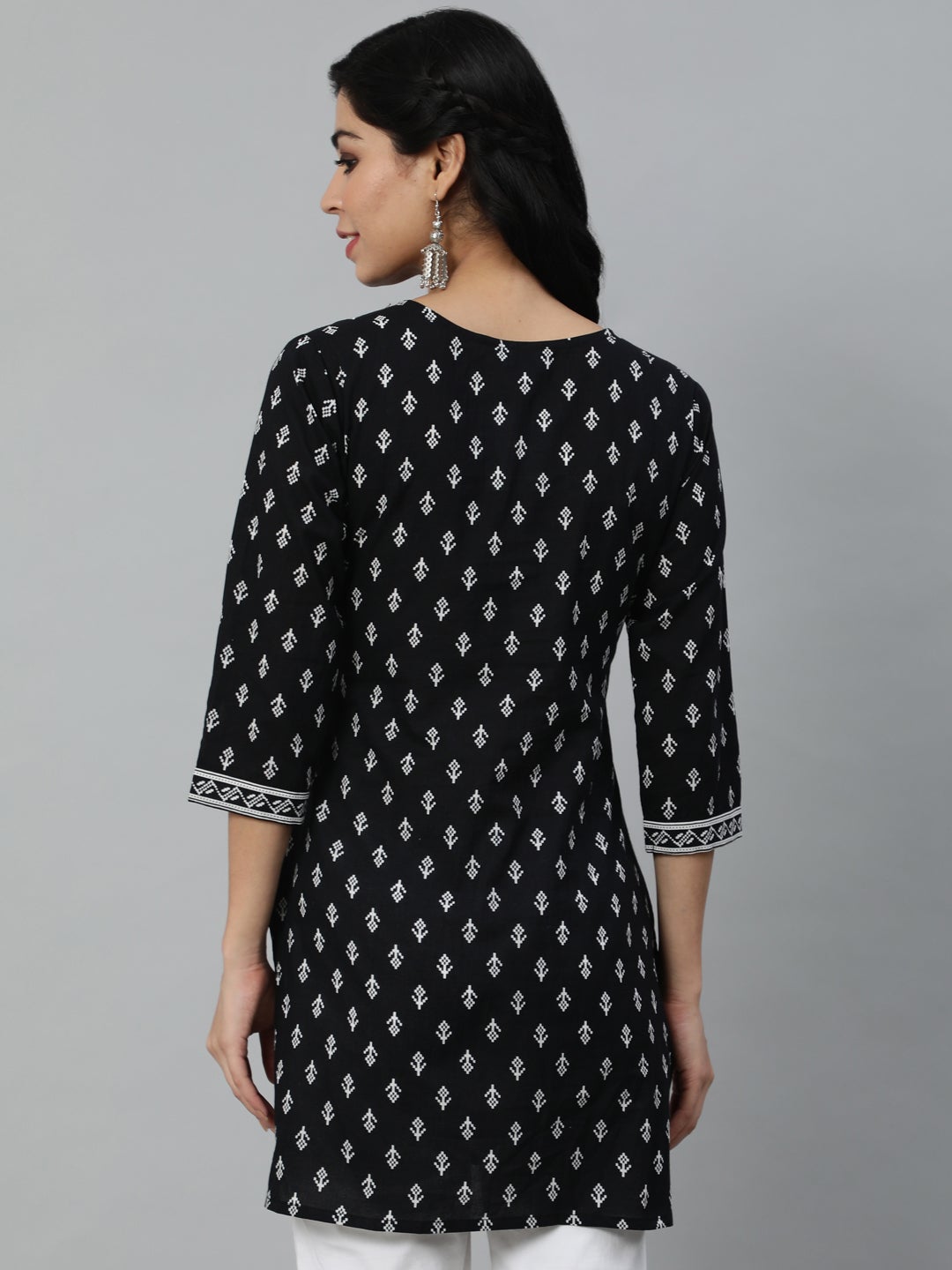 Women Black & White Printed Cotton Tunic | NOZ2TOZ - Made In INDIA.