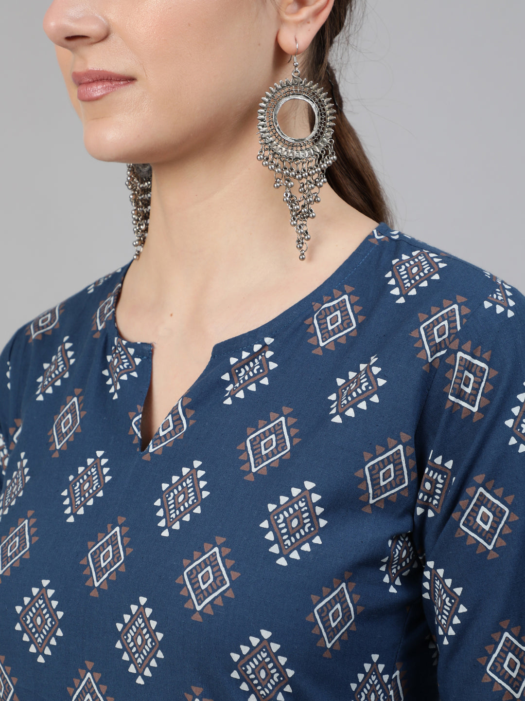 Women Blue Ethnic Printed Straight Kurta With Three Quarter Sleeves | NOZ2TOZ - Made In INDIA.