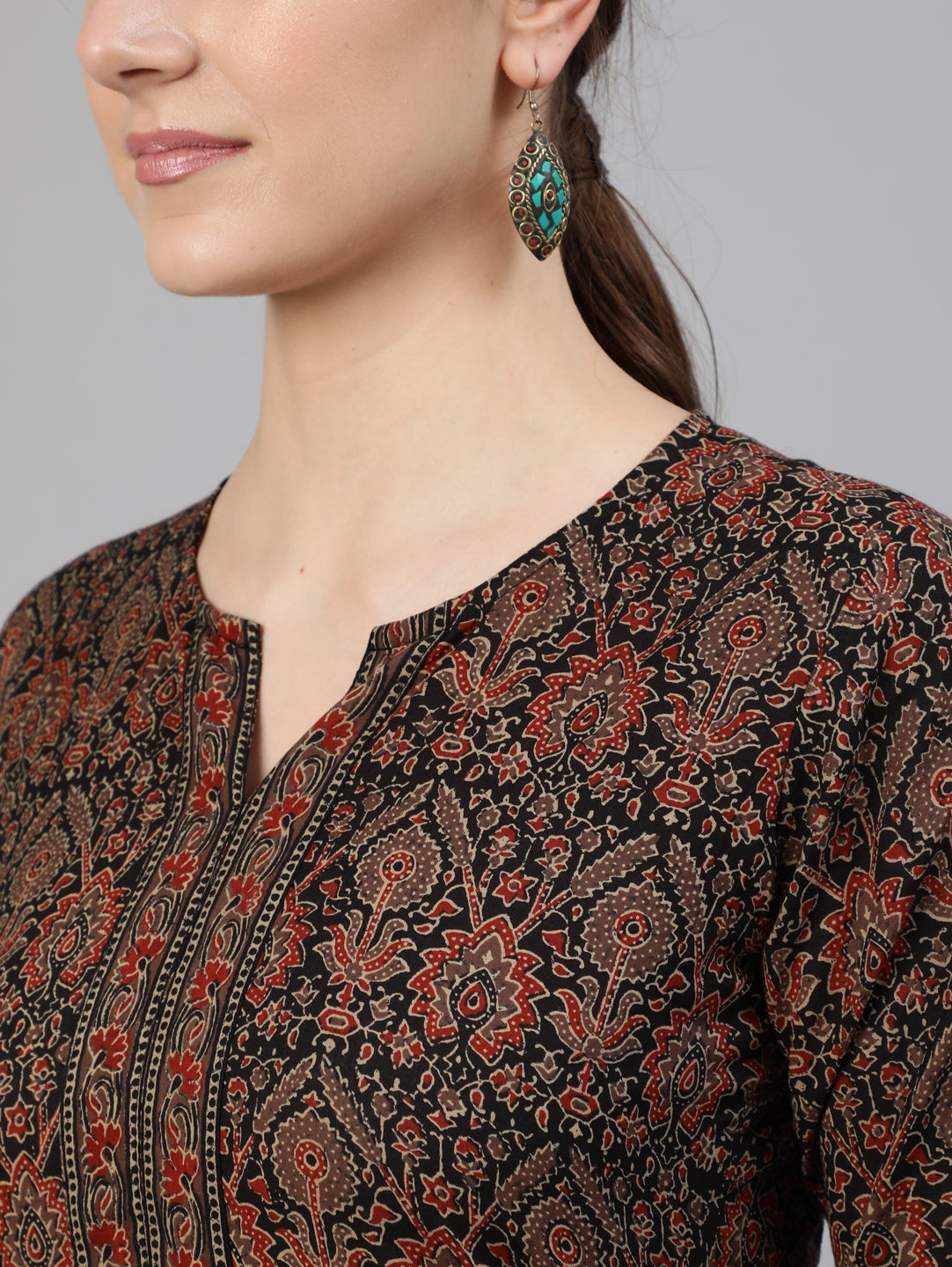 Women Multi Printed Straight Kurta With Three Quarter Sleeves | NOZ2TOZ - Made In INDIA.