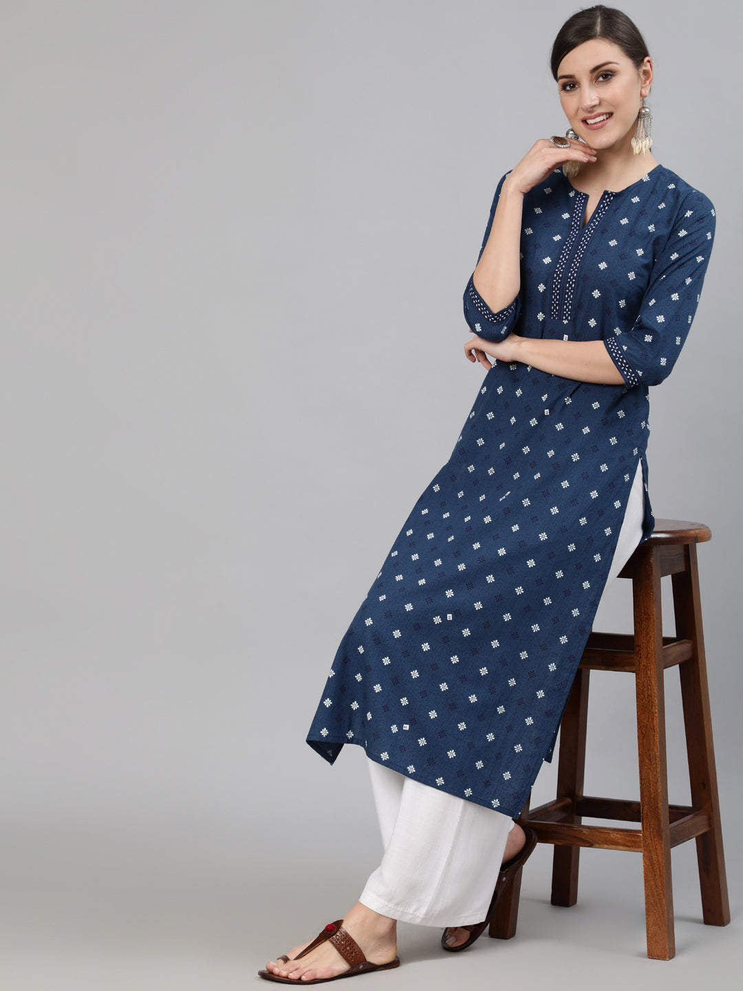 Women Navy Blue Ethnic Printed Straight Kurta With Three Quarter Sleeves | NOZ2TOZ - Made In INDIA.