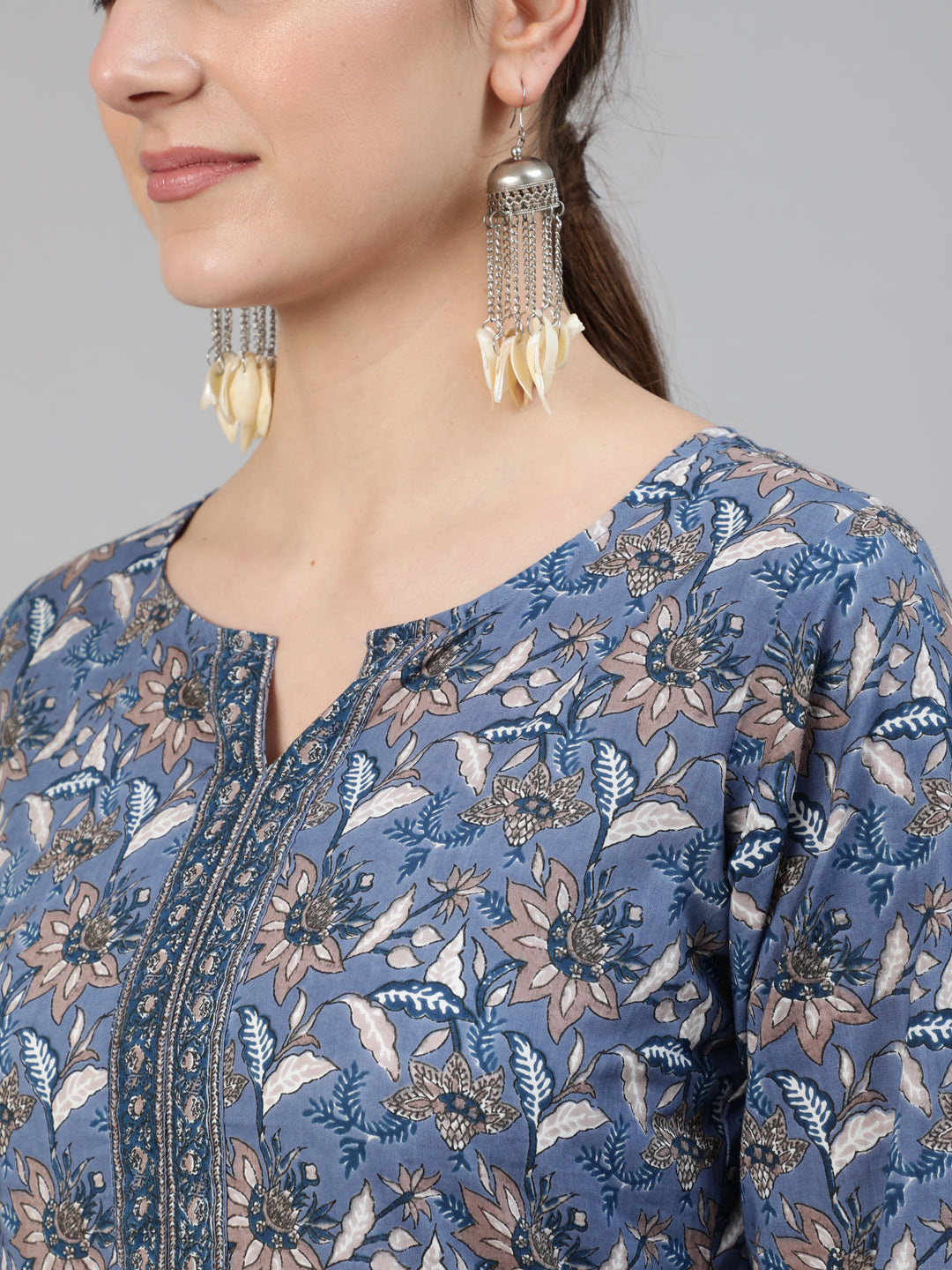 Women Blue & Beige Floral Printed Straight Kurta | NOZ2TOZ - Made In INDIA.