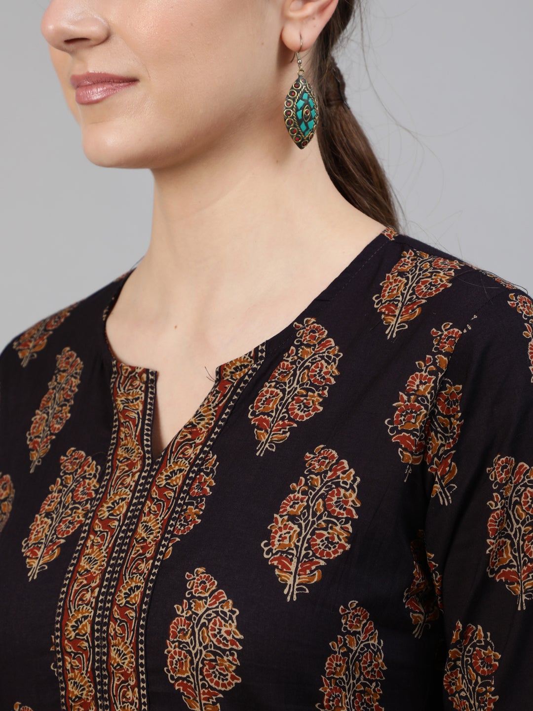 Women Black Ethnic Printed Straight Kurta With Three Quarter Sleeves | NOZ2TOZ - Made In INDIA.