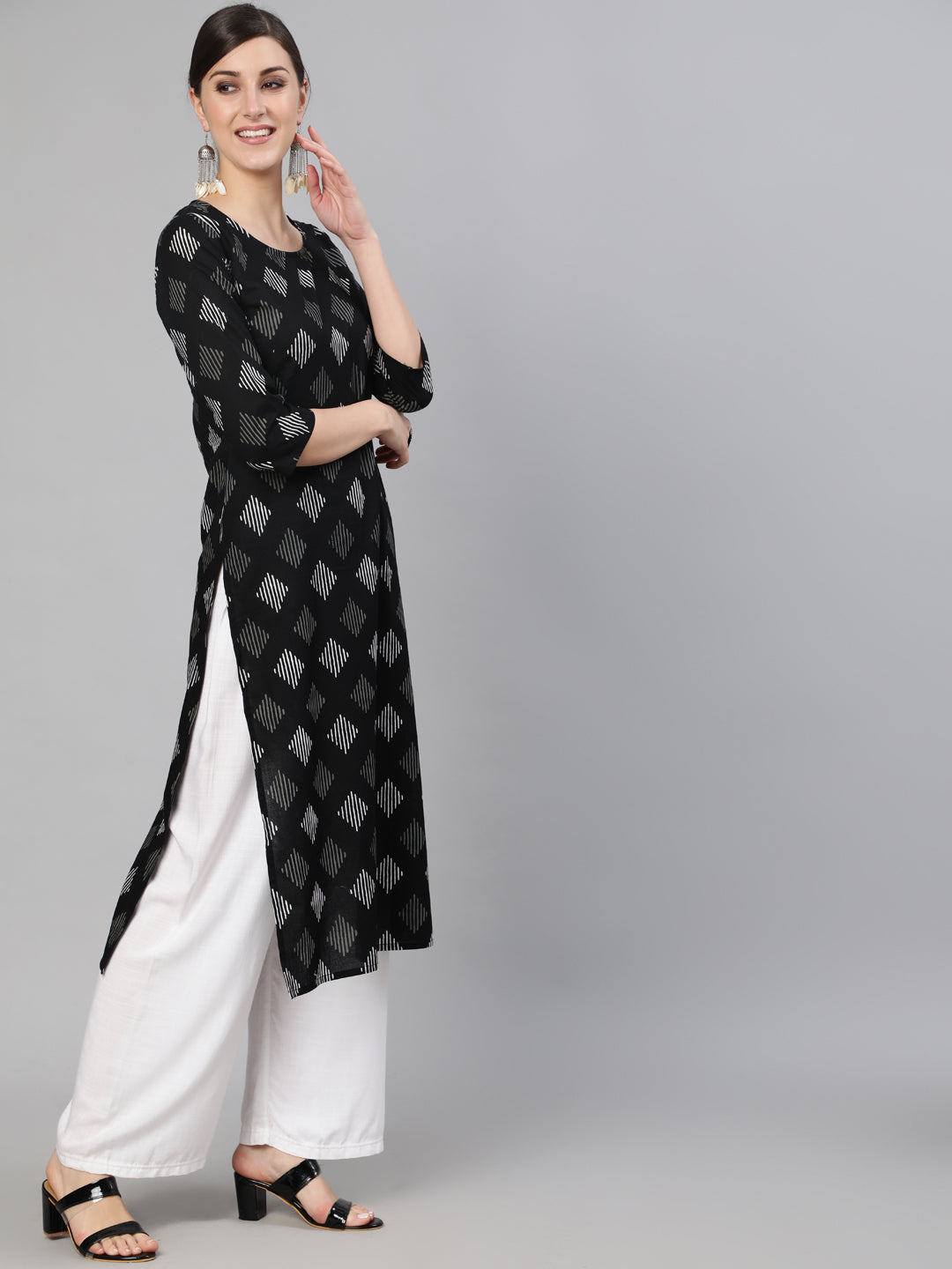 Women Black Geometric Printed Straight Kurta With Three Quarter Sleeves | NOZ2TOZ - Made In INDIA.