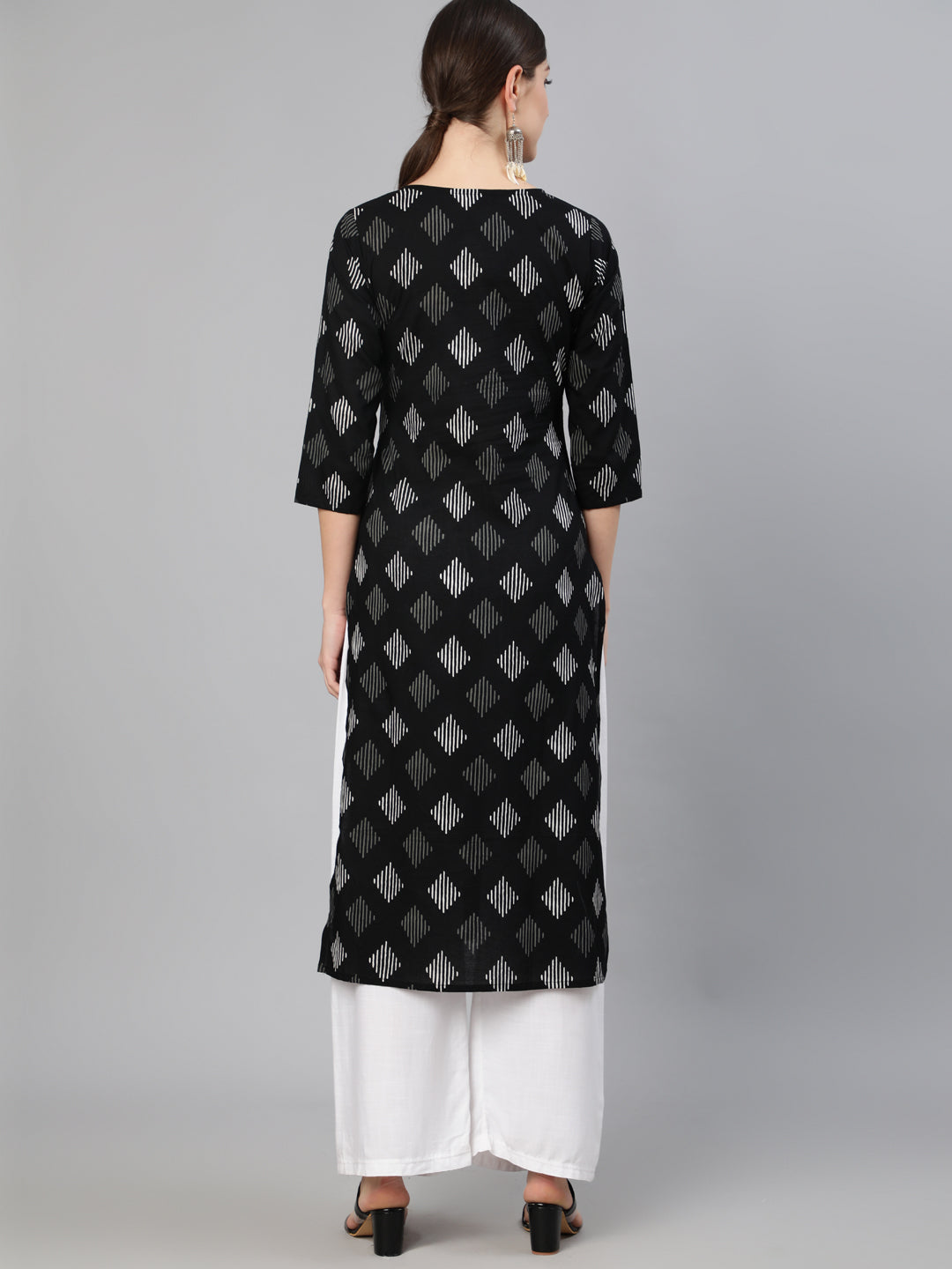 Women Black Geometric Printed Straight Kurta With Three Quarter Sleeves | NOZ2TOZ - Made In INDIA.