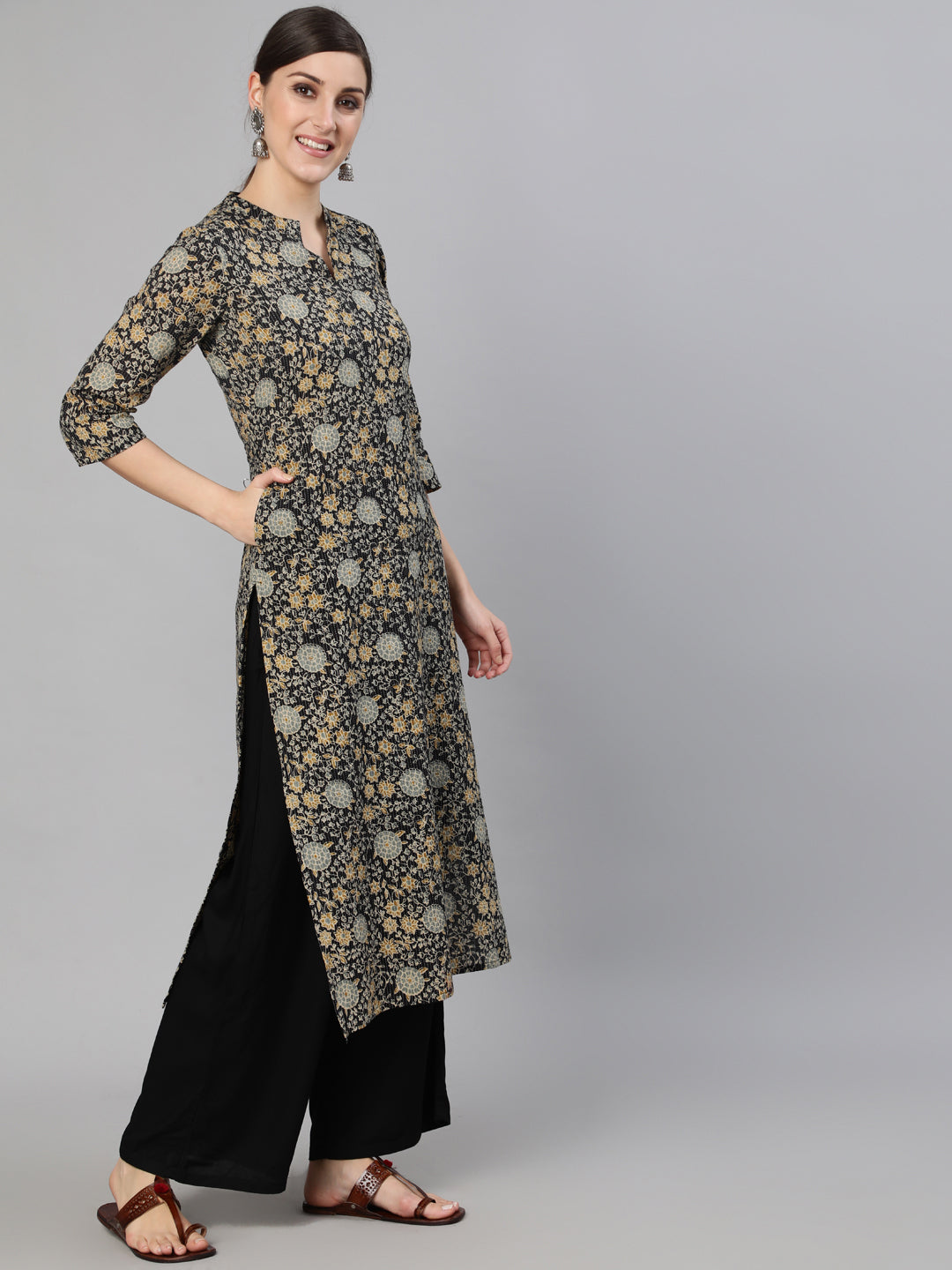 Women Black & Cream Floral Printed Kurta With Three Quarter Sleeves | NOZ2TOZ - Made In INDIA.