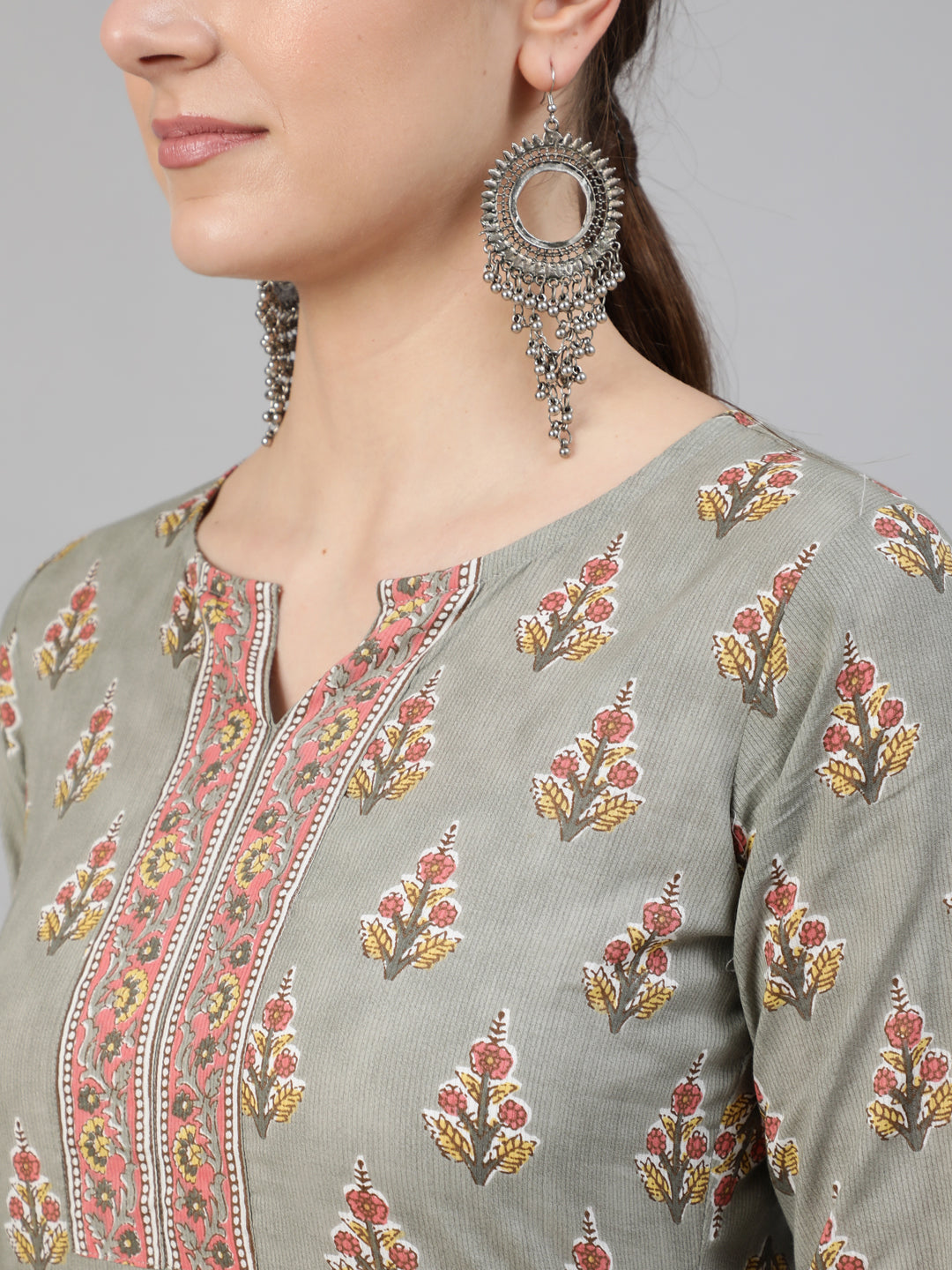 Women Grey Floral Printed  Straight Kurta With Three Quarter Sleeves | NOZ2TOZ - Made In INDIA.