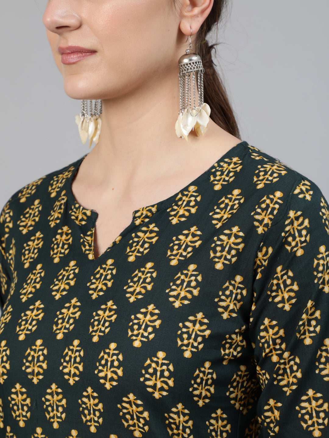 Women Green Ethnic Printed Straight Kurta with Three Quarter Sleeves | NOZ2TOZ - Made In INDIA.