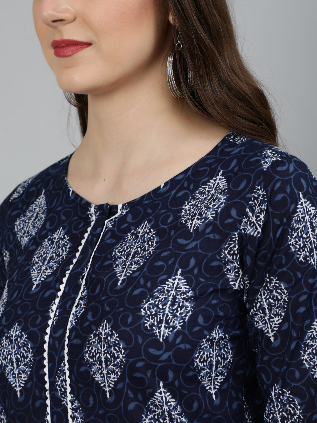 Women Navy Blue Ethnic Printed Straight Kurta with Lace Details | NOZ2TOZ - Made In INDIA.