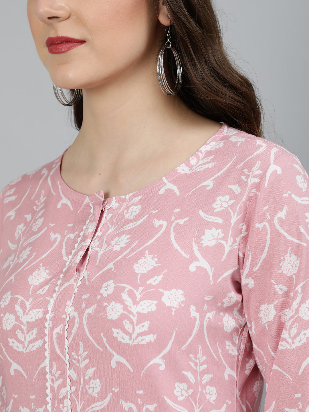 Women Pink Floral Printed Kurta With Three Quarter Sleeves | NOZ2TOZ - Made In INDIA.