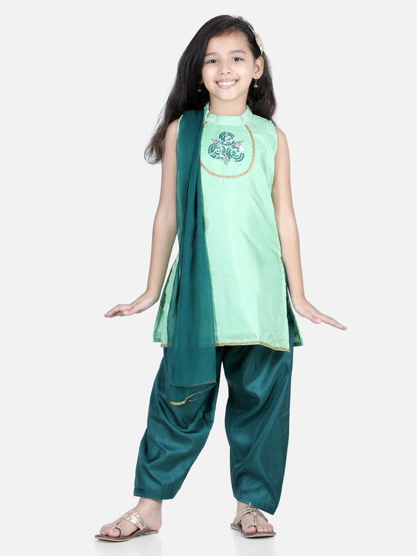 Girl's Green Color Hand Embroidered Silk Kurti Salwar - NOZ2TOZ KIDS