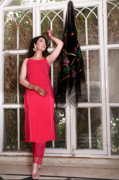 Women's Pink Solid Sleeveless Kurta Set With Dupatta- (3pc) - Indi