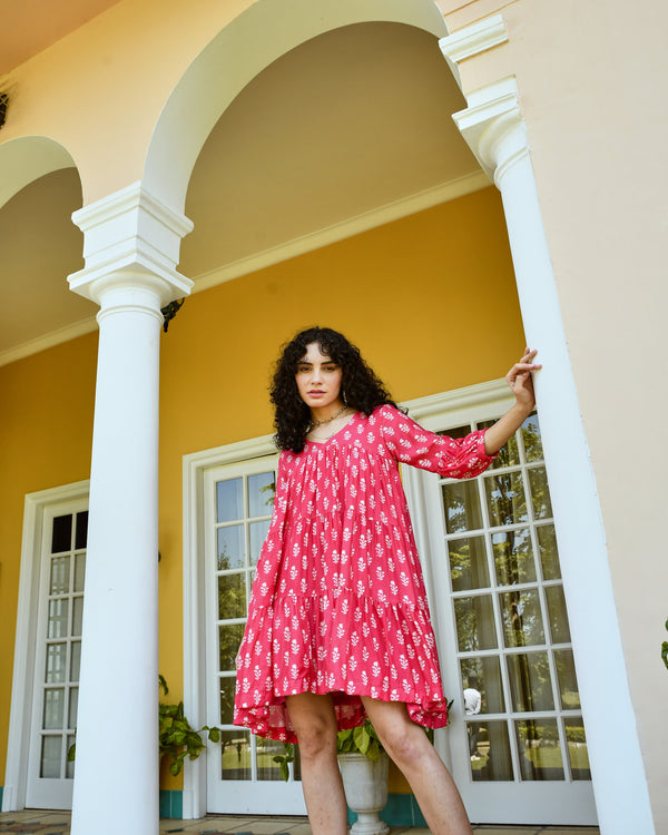 RED PRINTED TIERED MINI DRESS