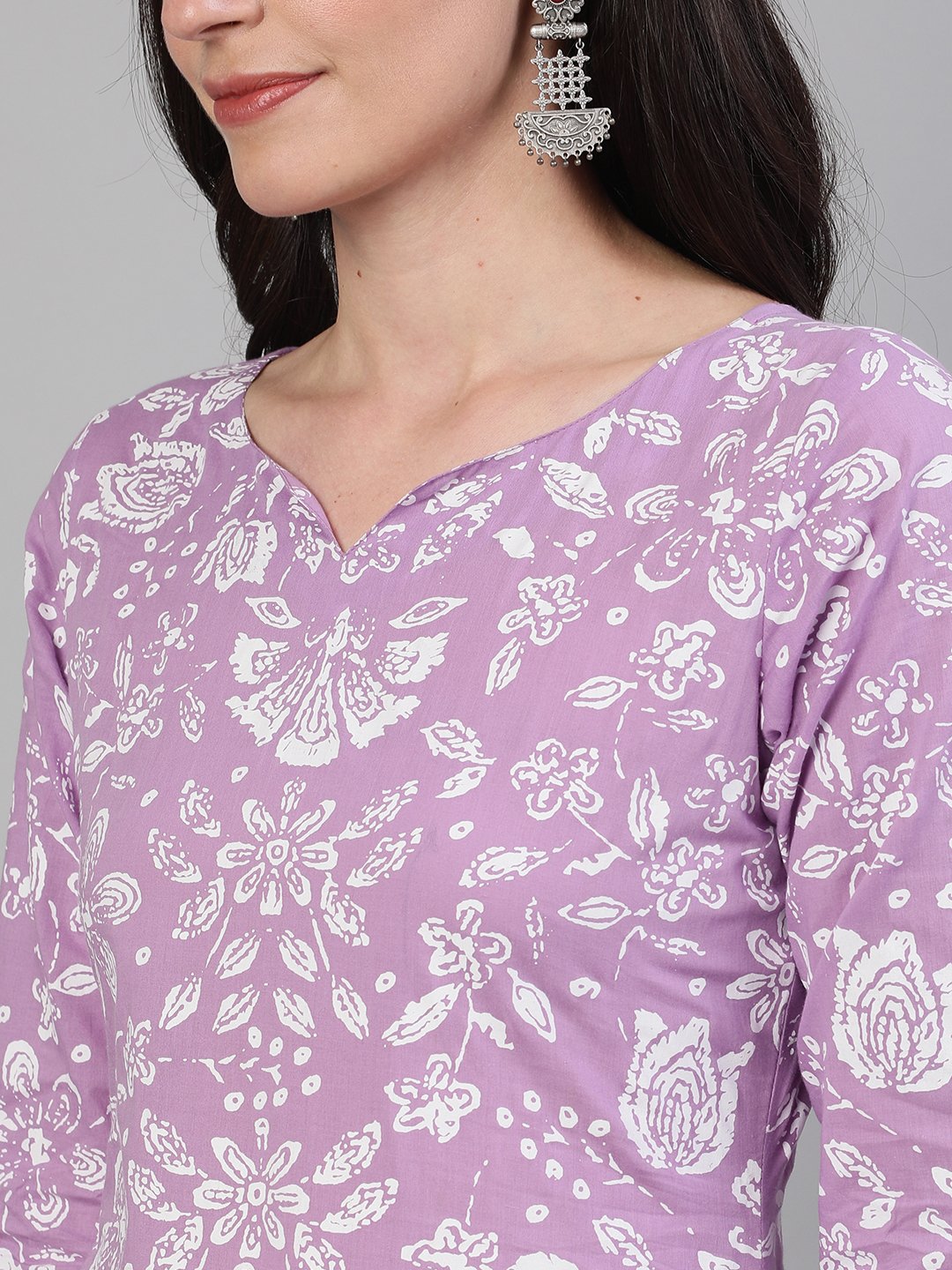 Women Lavender Calf Length Three-Quarter Sleeves Straight Floral Printed Cotton Kurta With Face Mask | NOZ2TOZ - Made In INDIA.