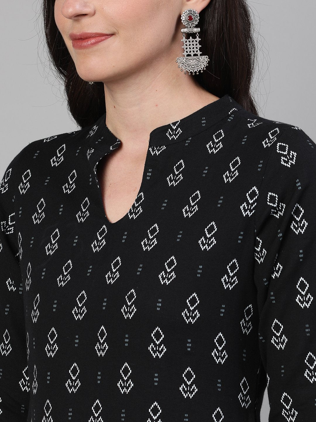 Women Black Calf Length Three-Quarter Sleeves Straight Geometric Printed Cotton Kurta with pockets And Face Mask | NOZ2TOZ - Made In INDIA.