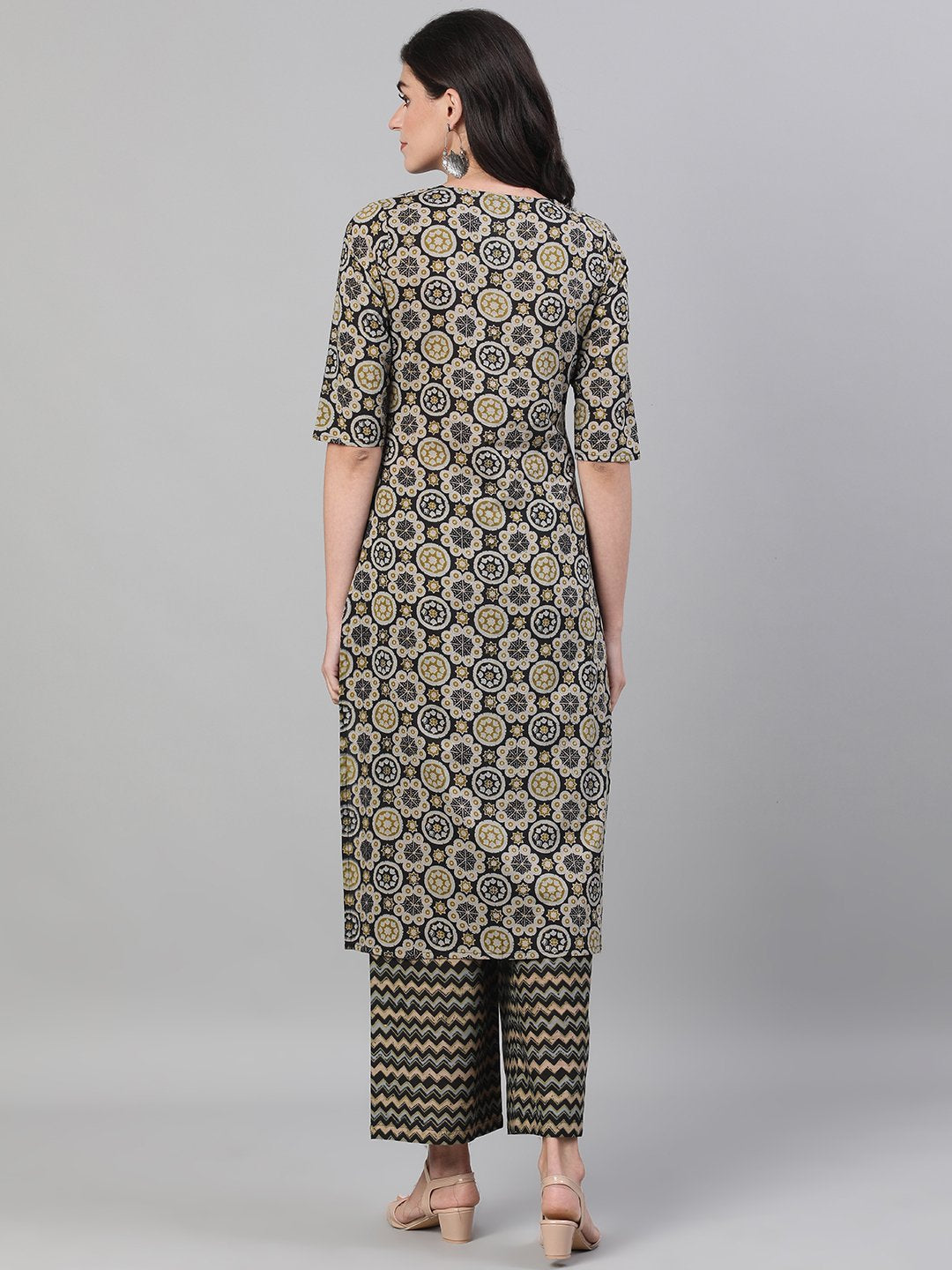 Women Black and GreenThree-Quarter Sleeves Straight Kurta With Palazzo with pockets And Face Mask | NOZ2TOZ - Made In INDIA.