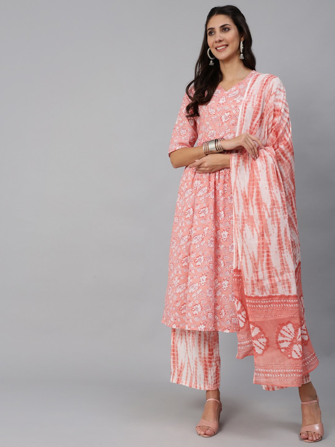 Women Pink Floral Printed Kurta Set With Palazo & Dupatta | NOZ2TOZ - Made In INDIA.