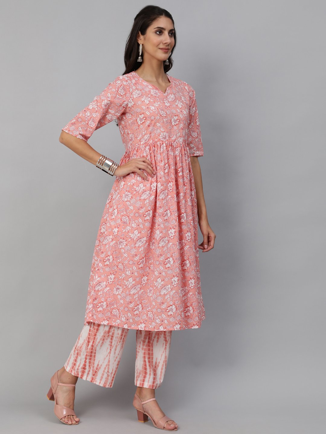 Women Pink Floral Printed Kurta Set With Palazo & Dupatta | NOZ2TOZ - Made In INDIA.