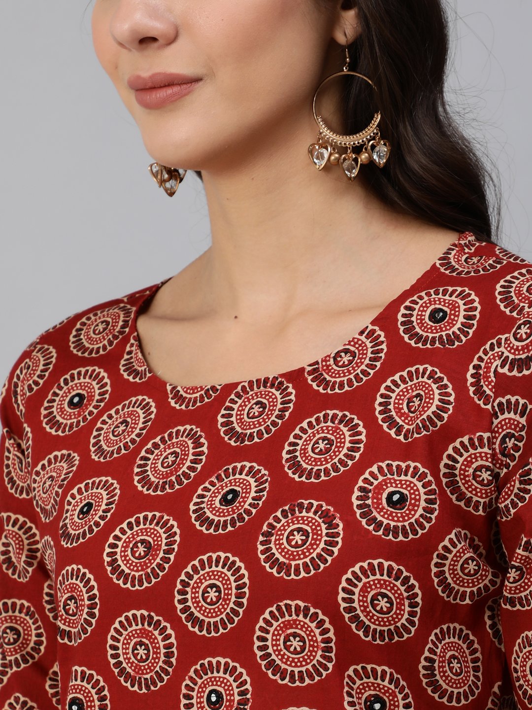 Women Maroon Embroidered Straight Kurta With Three Quarter Sleeves | NOZ2TOZ - Made In INDIA.