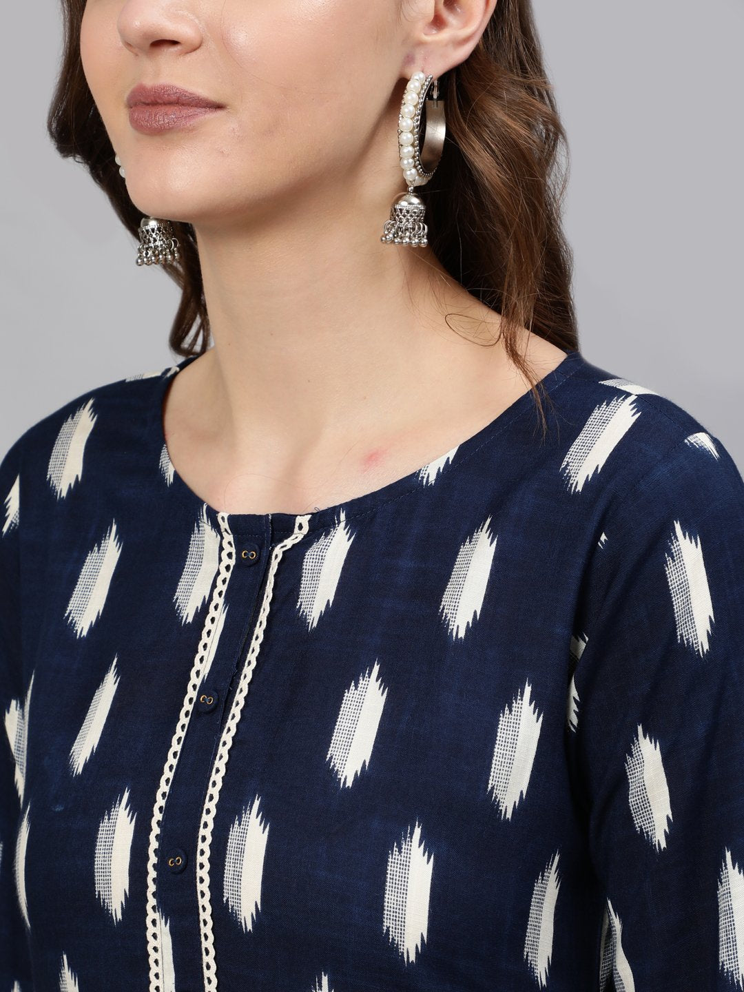 Women Navy Blue Printed Straight Kurta With Three Quarter Sleeves | NOZ2TOZ - Made In INDIA.