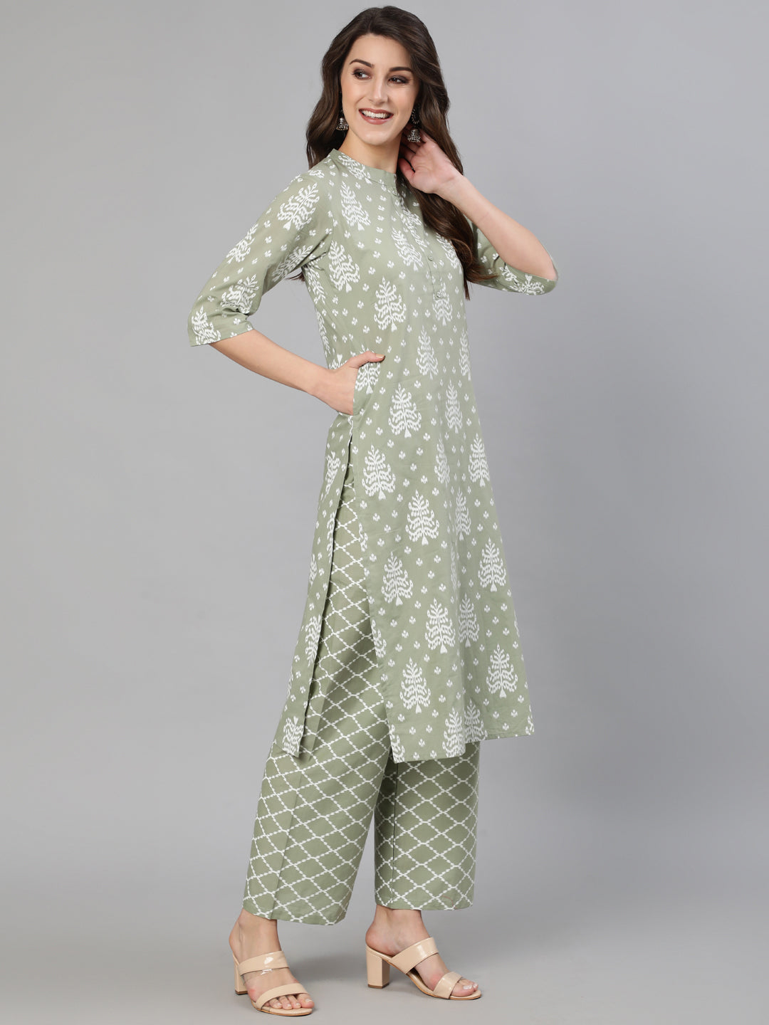 Women Grey Ethnic Printed Straight Kurta With Three Quarter Sleeves | NOZ2TOZ - Made In INDIA.