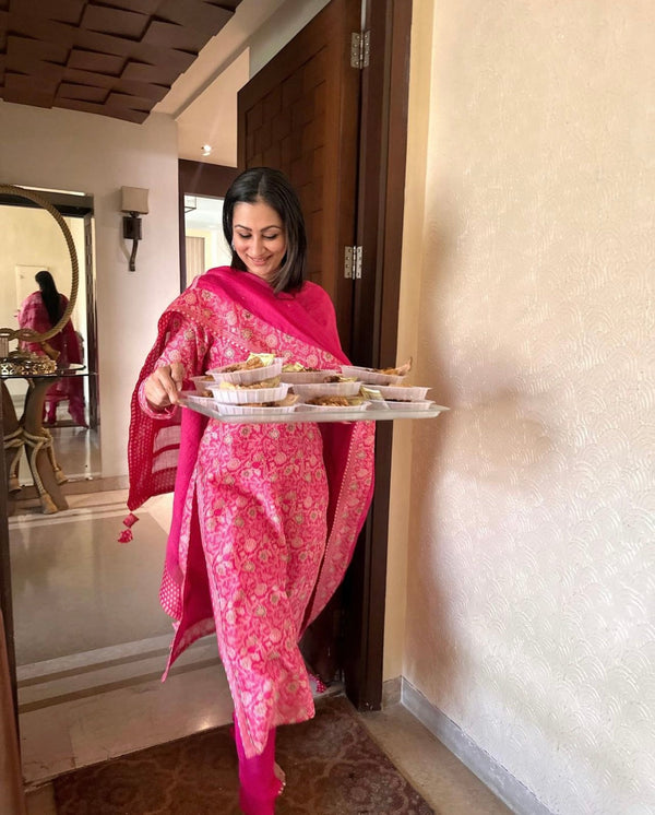 Sukhneet Wadhwa Gujral in Amaara Pink Staright Suit With Chooridar