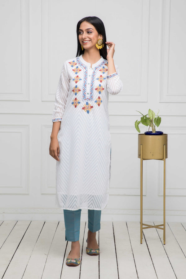 Women's White Solid Georgette Straight V-Neck Kurtas - Myshka