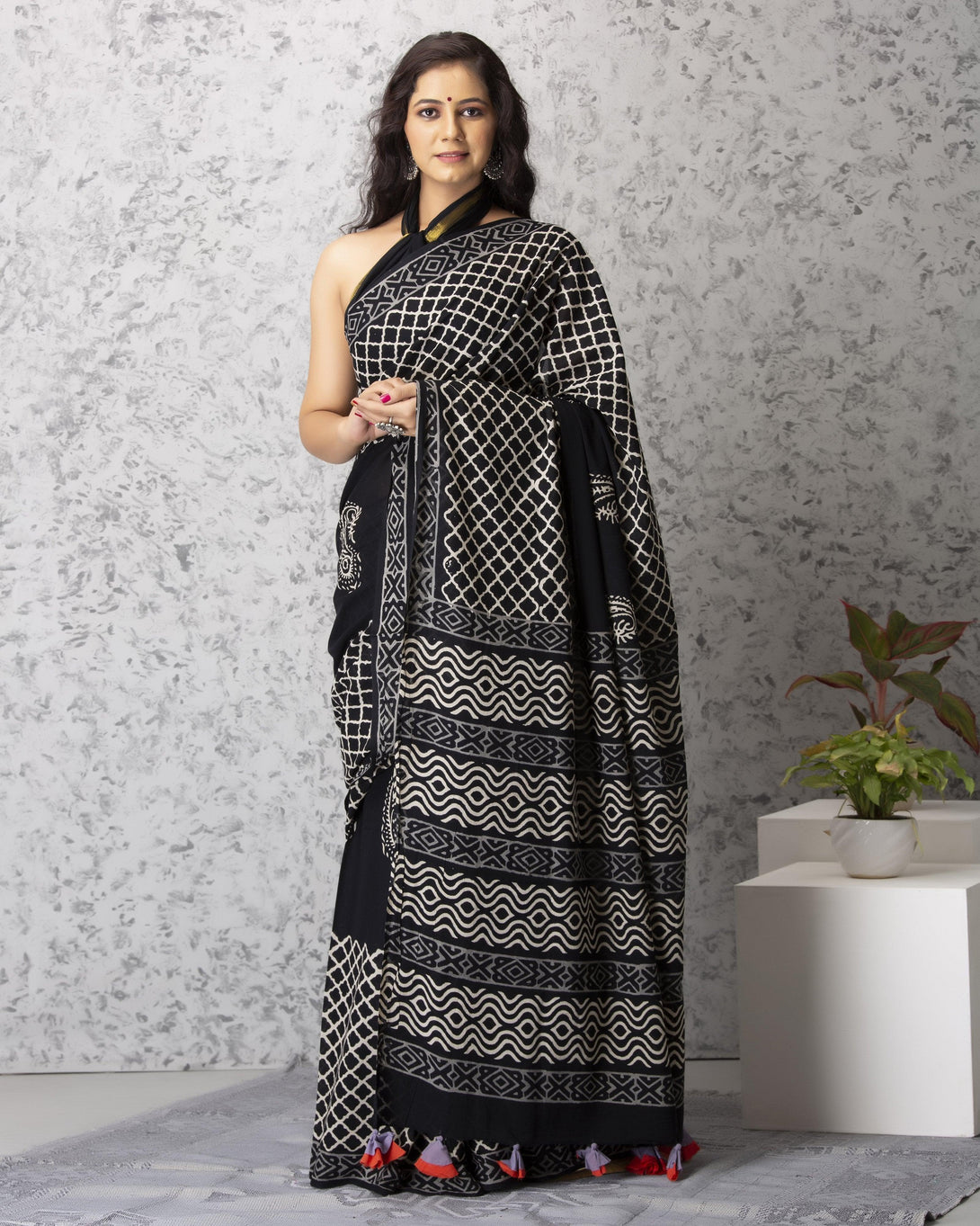 Women's Eliza Handblock Cotton Saree with Blouse - Baisacrafts - Indiakreations