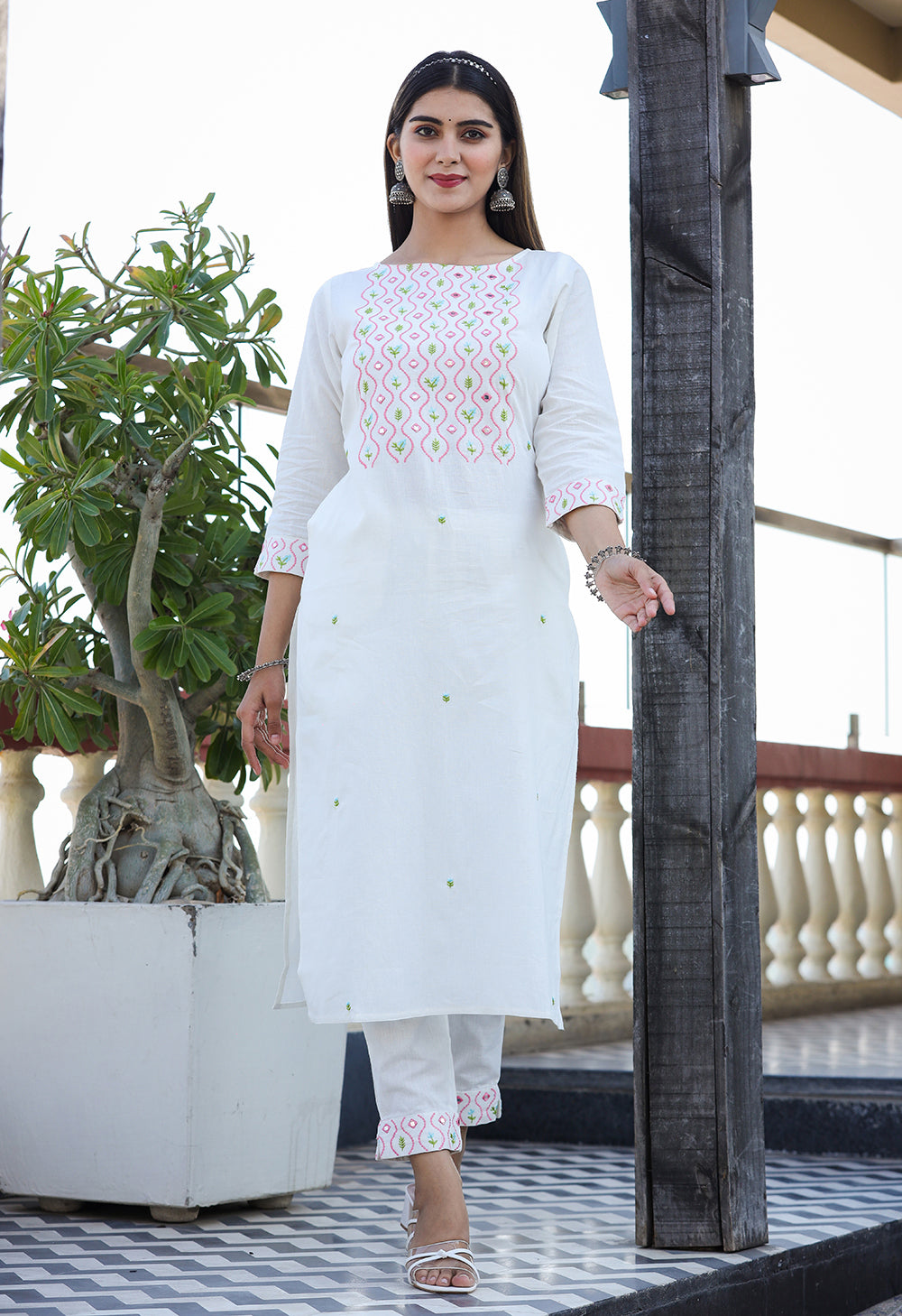 Women's White Embroidered Cotton Kurta Pant Set - Kaajh