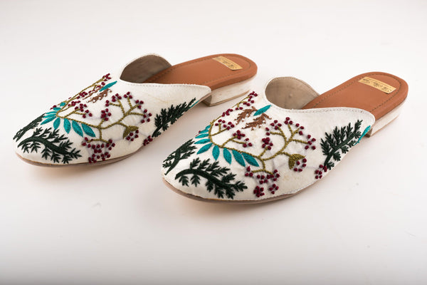 Women's Off White Mules With Embroidery - The Shoe Tales - Indiakreations