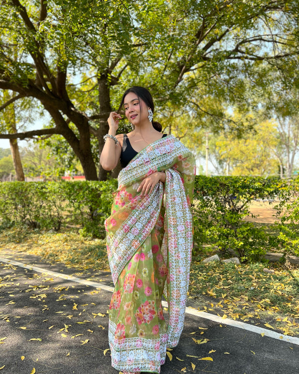 Women's Green Digital Printed Saree - VAMSEE