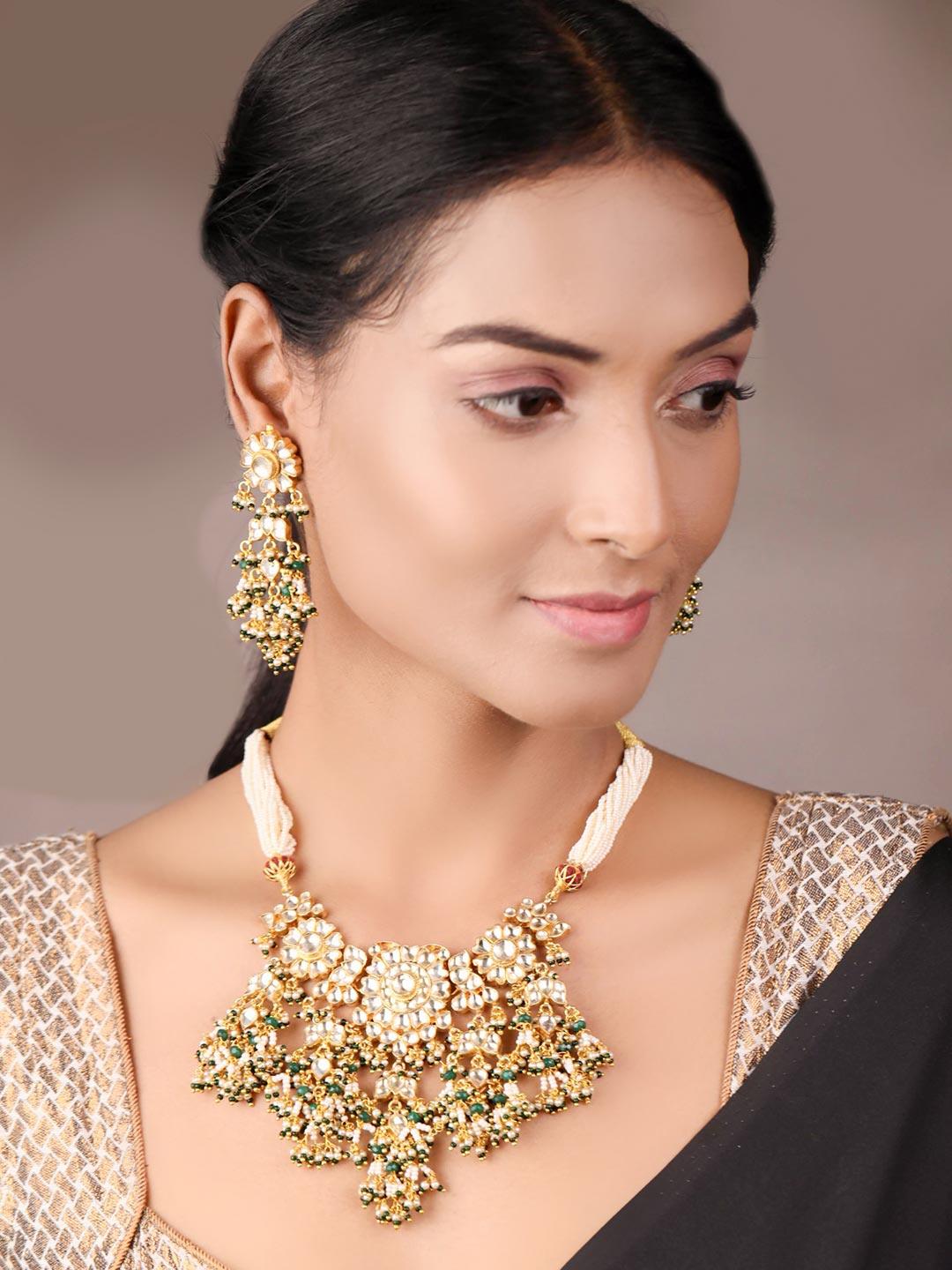 Women's Chunky Tale - Pachi Kundan White Beads Gold Plated Jewellery Set - Priyaasi - Indiakreations