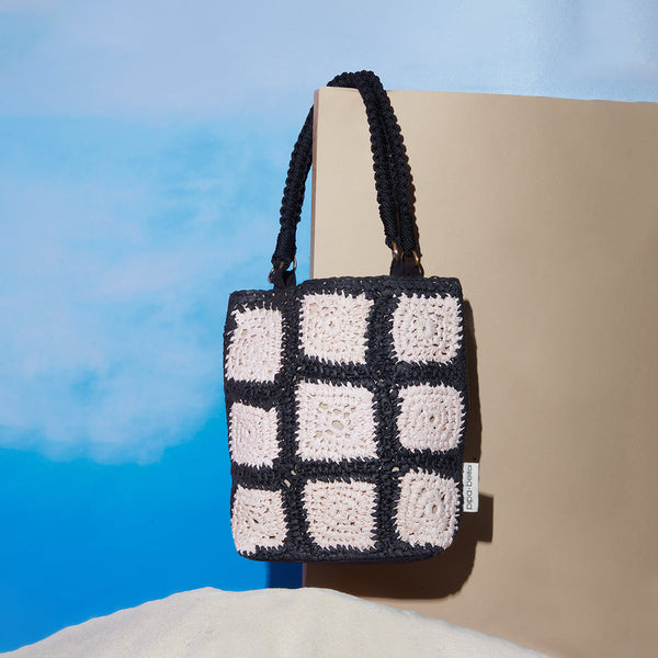 Beth Black & Off White Woven Vacay Handbag