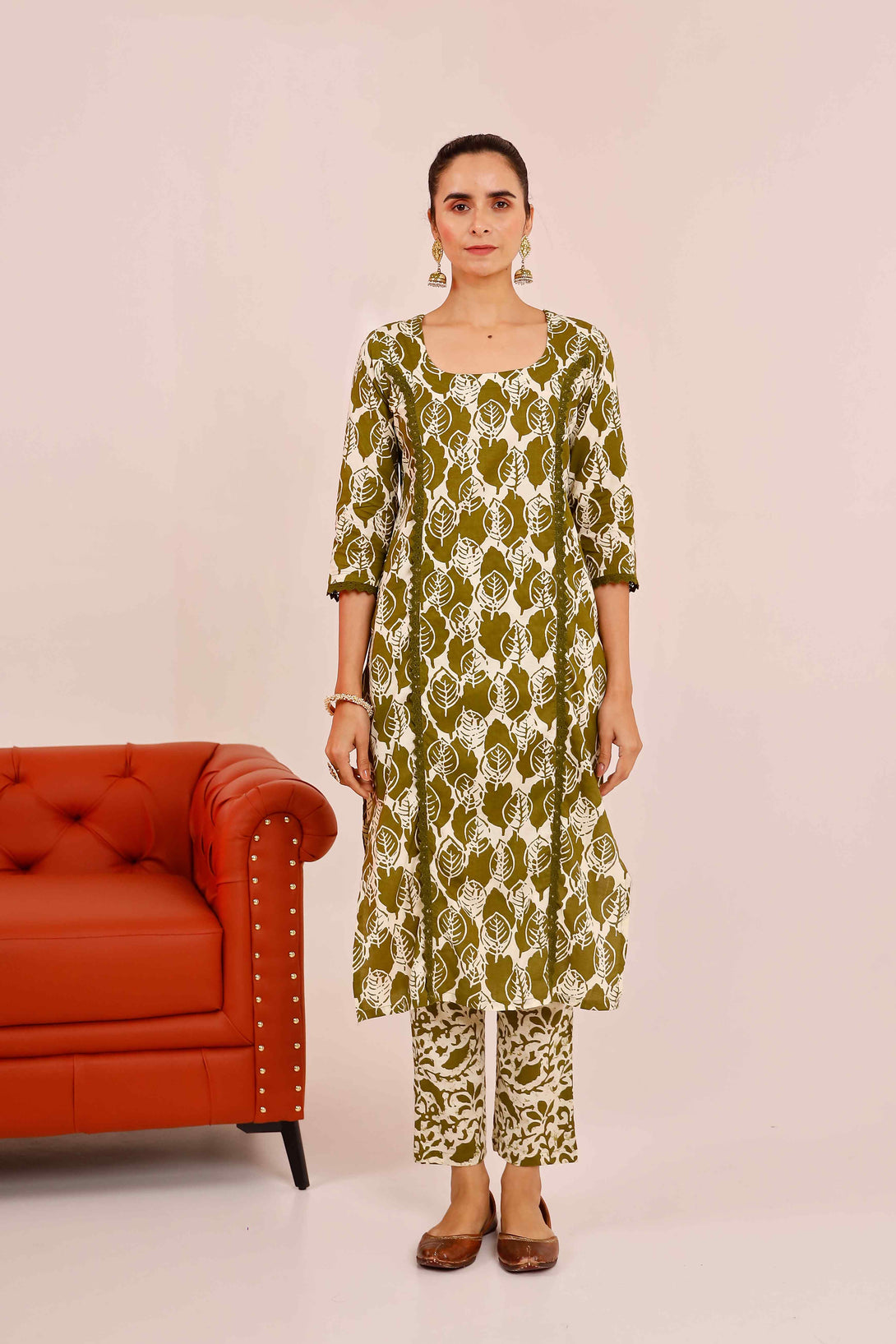 Women's Floral Batik Print Straight Kurta And Pants  - Pheeta