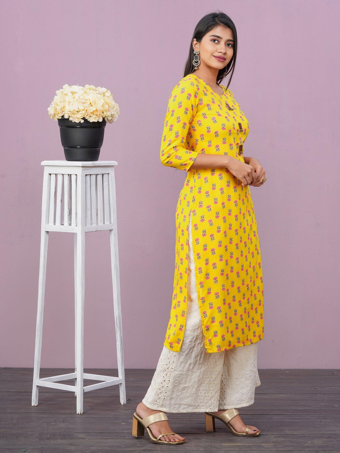 Floral Printed & Ghungroo Brooches Kurti - Indiakreations