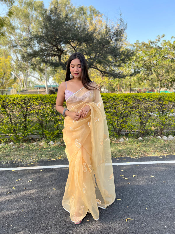 Women's Yellow Plain Dyed Saree - VAMSEE