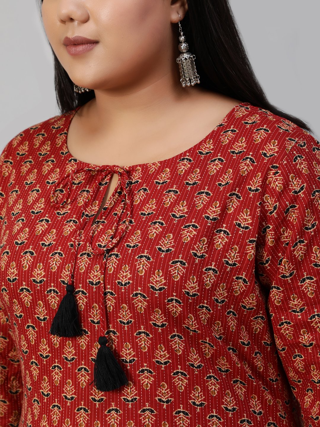 Women Red Kantha Printed Straight Kurta With Three Quarter Sleeves | NOZ2TOZ - Made In INDIA.