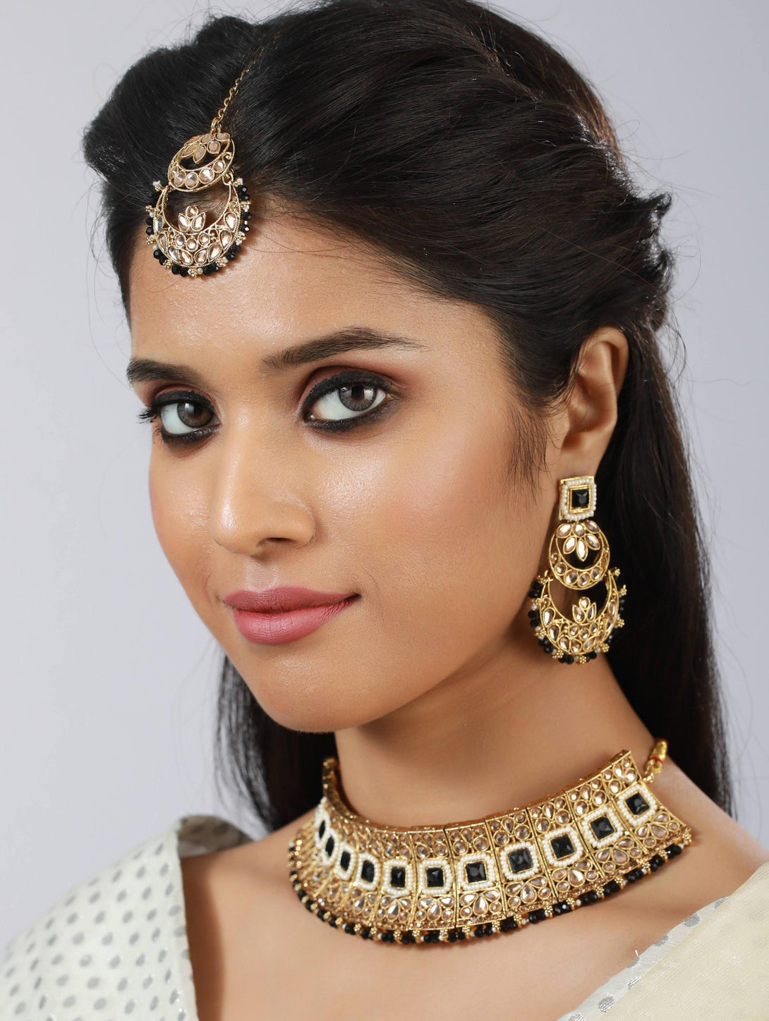 Women's Black Kundan Gold Plated Choker Set With Maangtikka - Jazz And Sizzle - Indiakreations