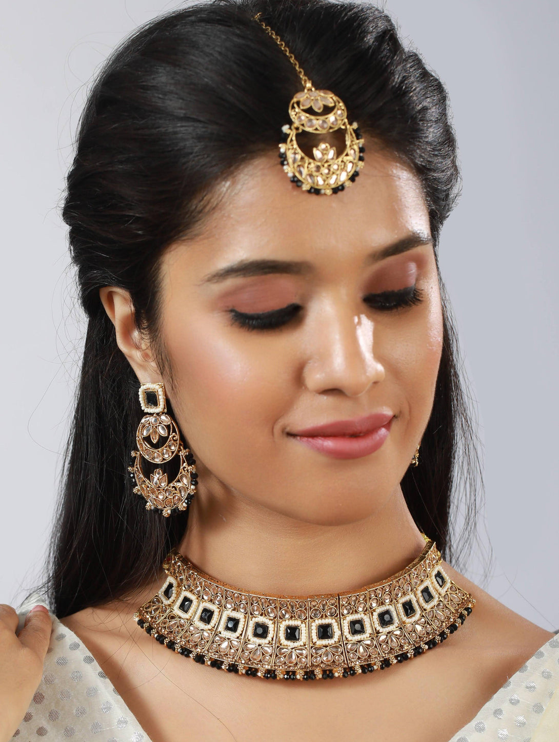 Women's Black Kundan Gold Plated Choker Set With Maangtikka - Jazz And Sizzle - Indiakreations