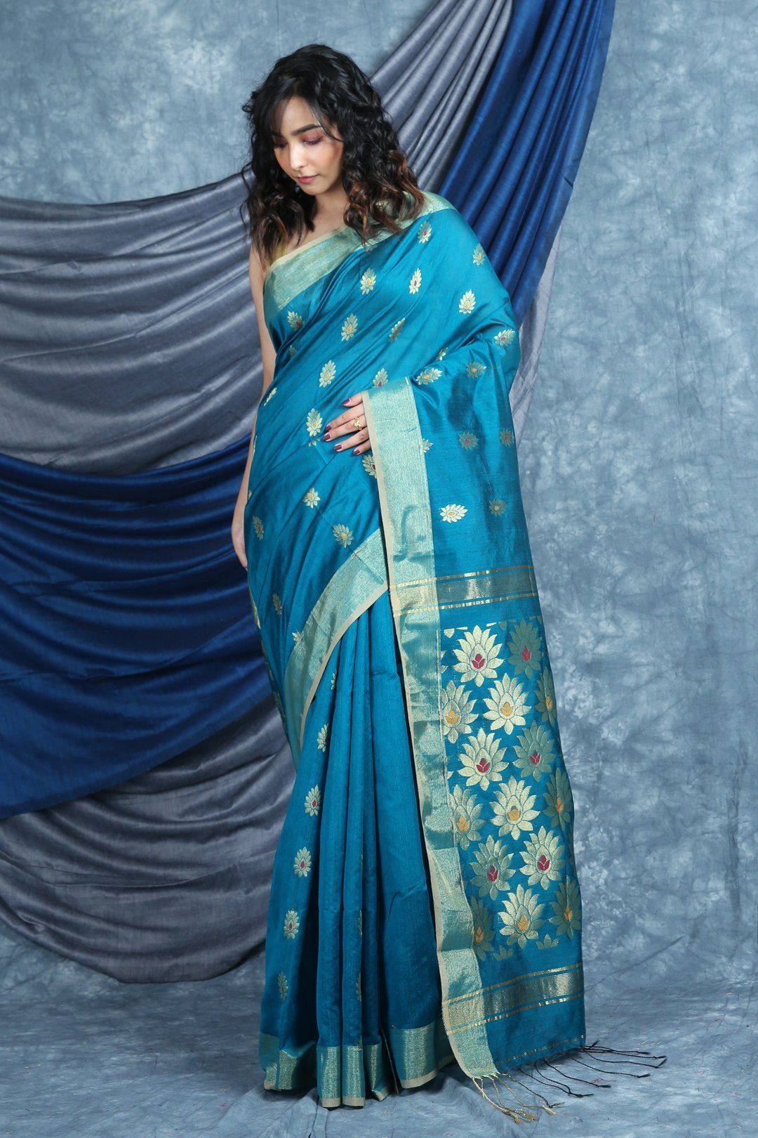 Women's Handloom Saree with Floral Pallu - Arhi