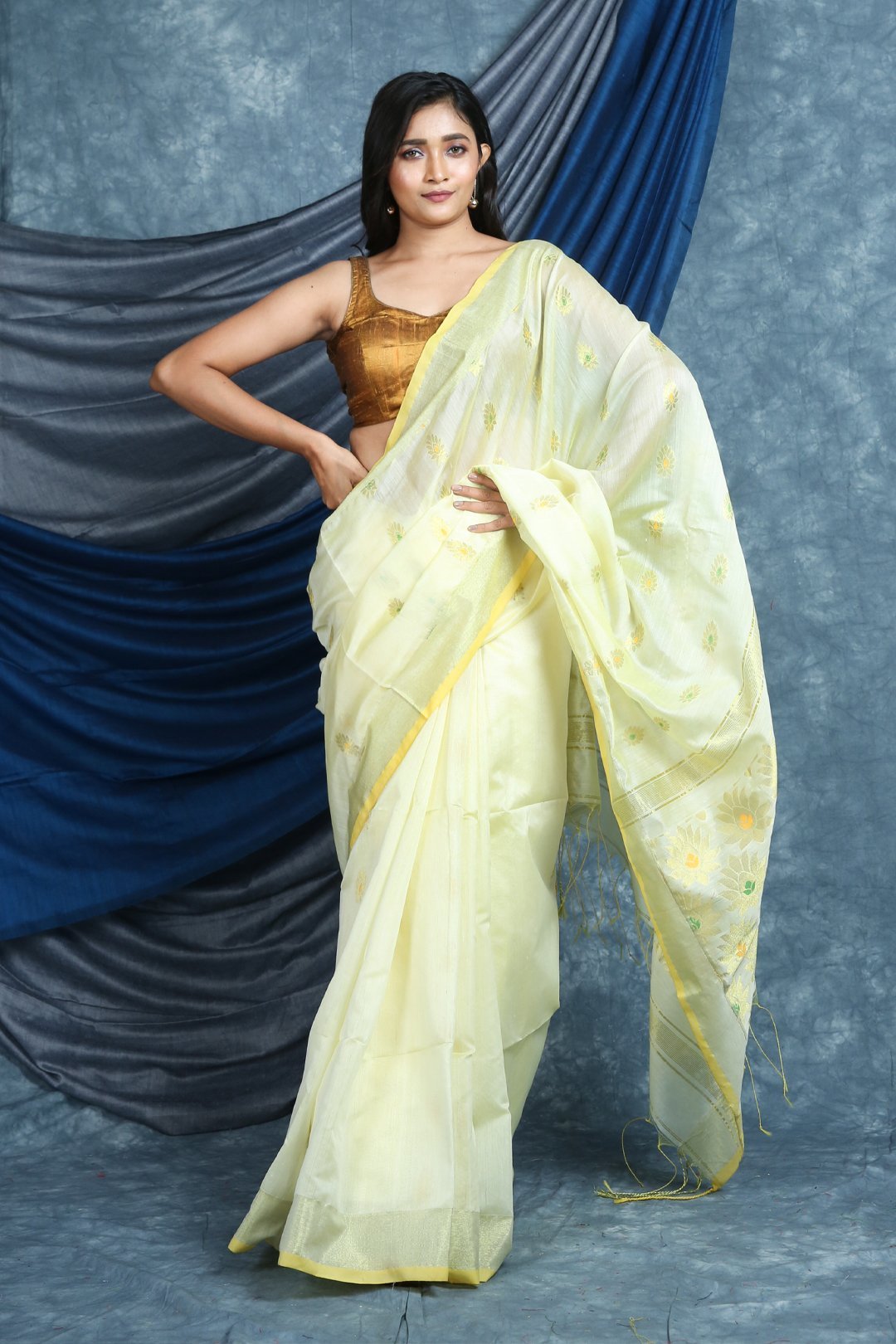 Women's Handloom Saree with Floral Pallu - Arhi