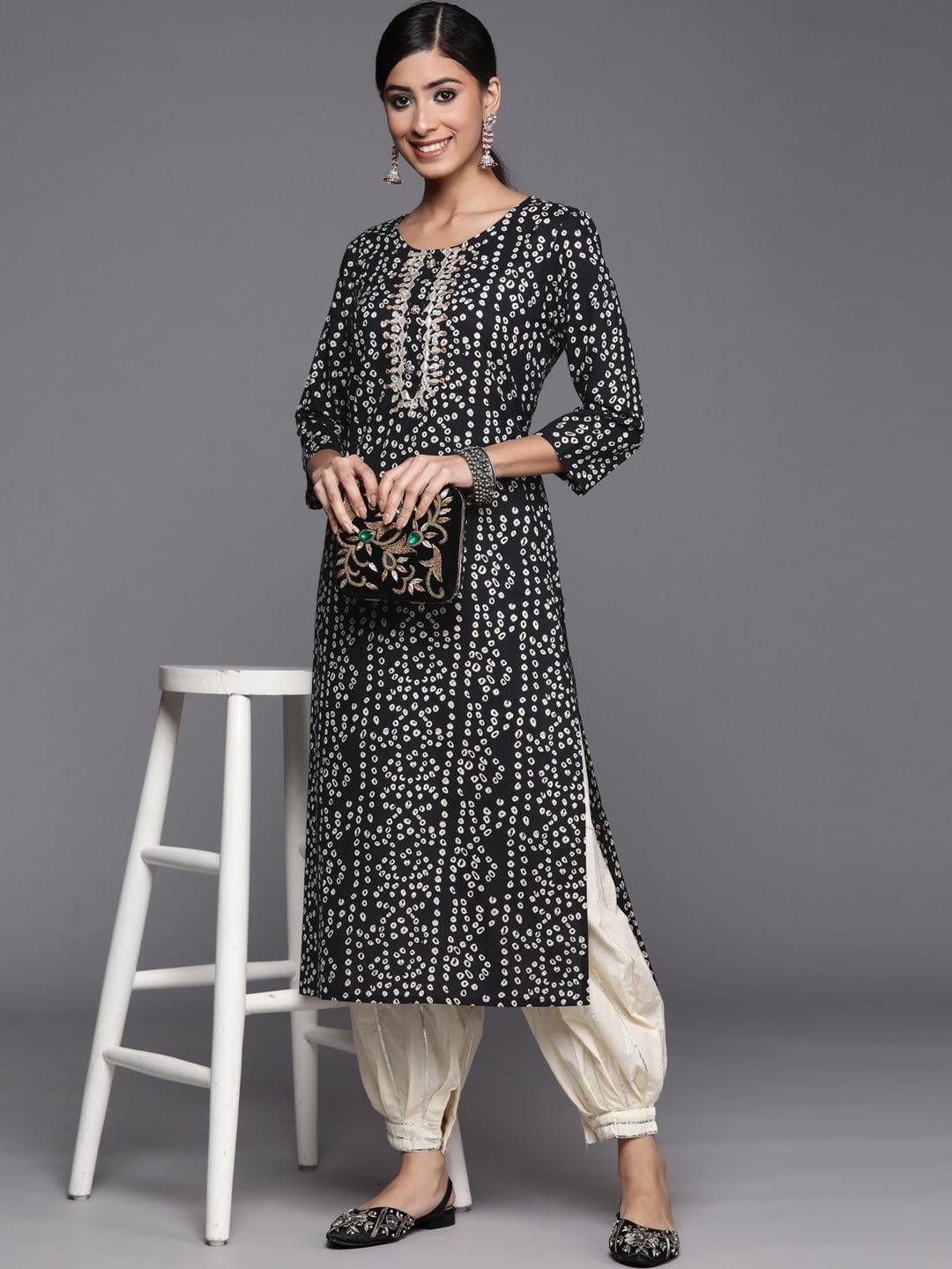 Black printed cotton kurta wity embroidered yoke - Indiakreations